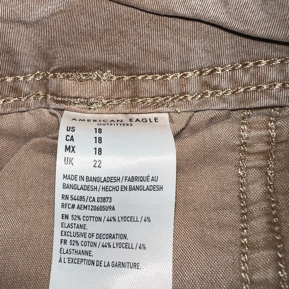 American Eagle Super Stretch Khaki Shorts. - Picture 3 of 4